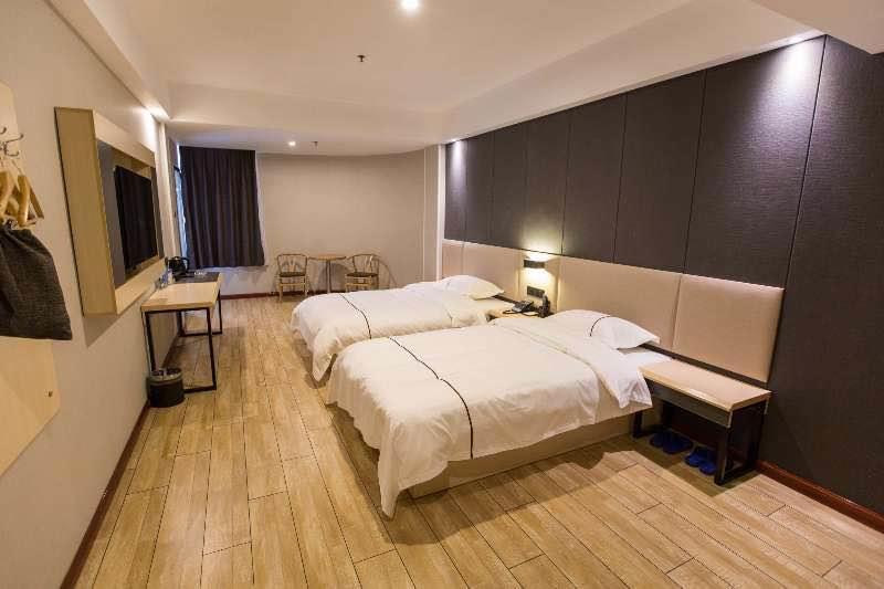 Thank Inn Plus Hotel Hebei Tangshan Road South District Train Station Екстер'єр фото